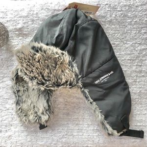 New with tags LEVI’S fur lined Hat with ear covers